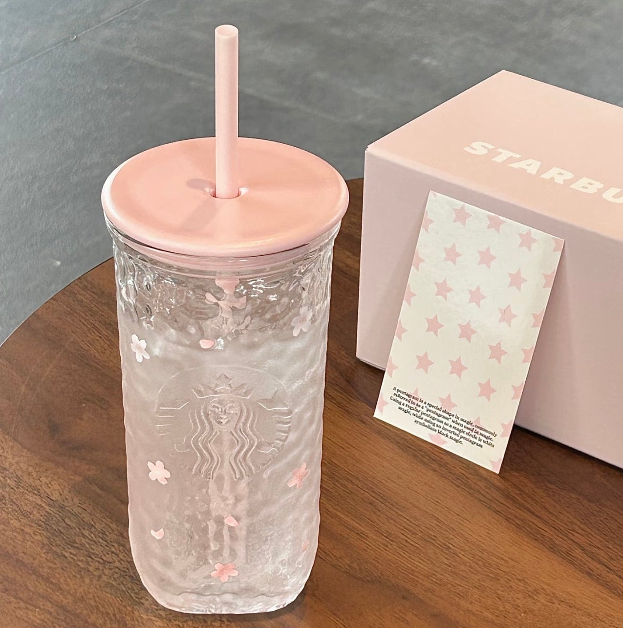🌸 星巴克把春日樱花装进杯子里 ✨