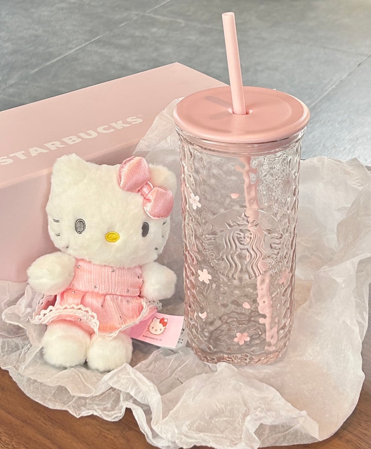 🌸 星巴克把春日樱花装进杯子里 ✨